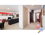 LAURA, 110 m2 pool, 100 m to beach - Trogir Kroatien