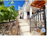 Apartmaji Villa Carmen - Trogir Hrvaka