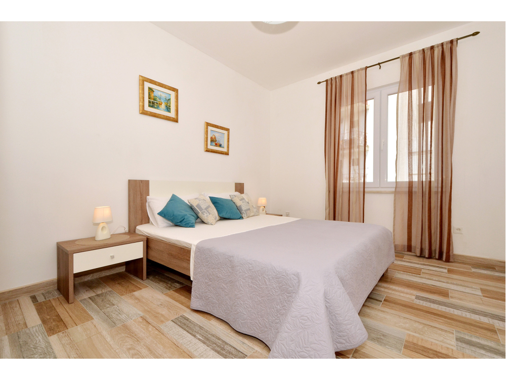 Karlo - Trogir Horvátország