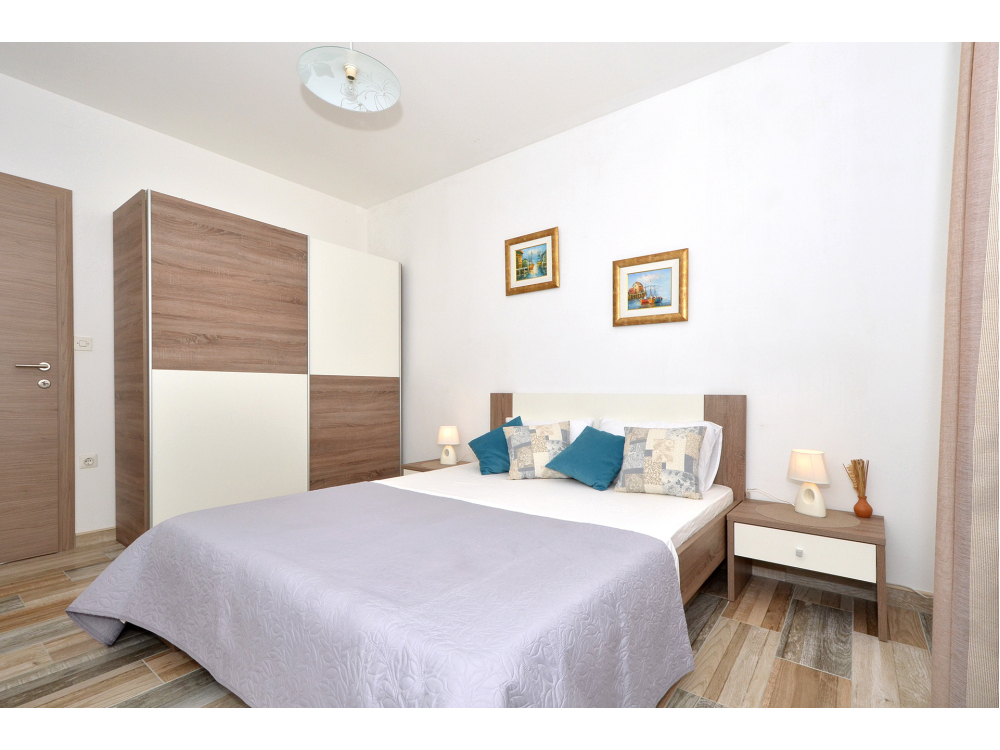 Karlo - Trogir Horvátország