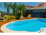The Three Flowers Pool Hia - Trogir Hrvaka
