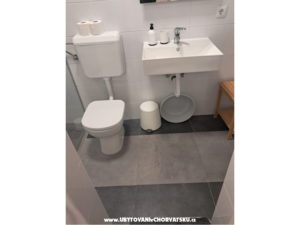 Apartmaji Karolina - ostrov Vir Hrvaška