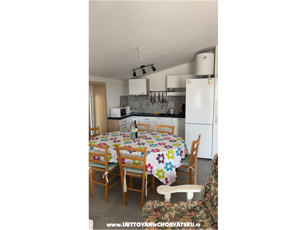Apartmaji Karolina - ostrov Vir Hrvaška