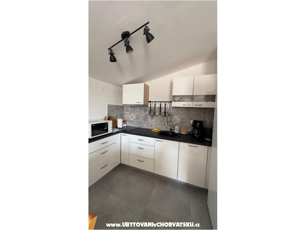 Apartmaji Karolina - ostrov Vir Hrvaška