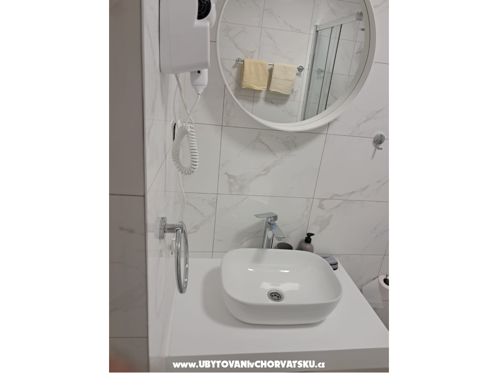 Apartmaji Karolina - ostrov Vir Hrvaška