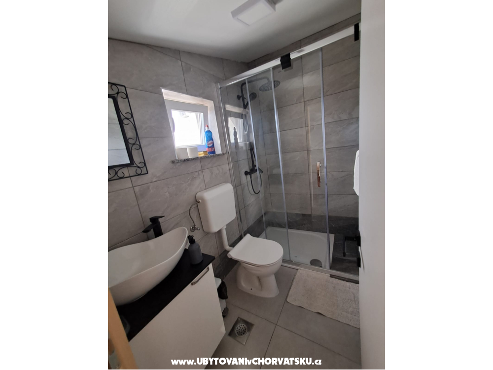 Apartmaji Karolina - ostrov Vir Hrvaška