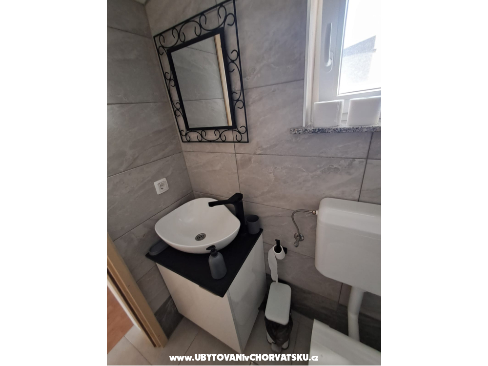 Apartmaji Karolina - ostrov Vir Hrvaška