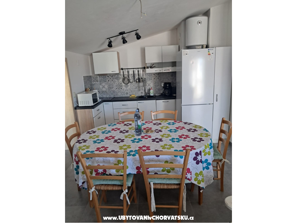Apartmaji Karolina - ostrov Vir Hrvaška