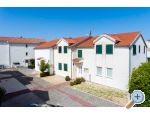 Apartmaji Karla, Mara, Ana, Ivan - Vodice Hrvaka