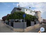 Apartmaji Toni - Vodice Hrvaka