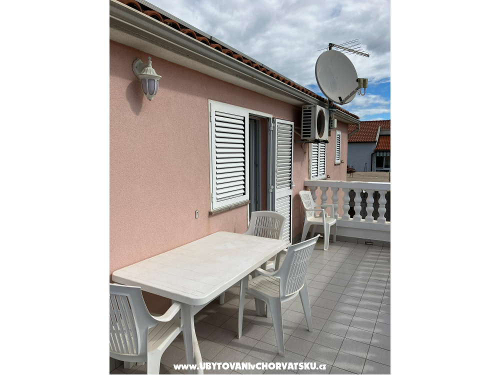 Apartmanok Viktorija i Mate �i�ak - Vodice Horv�torsz�g