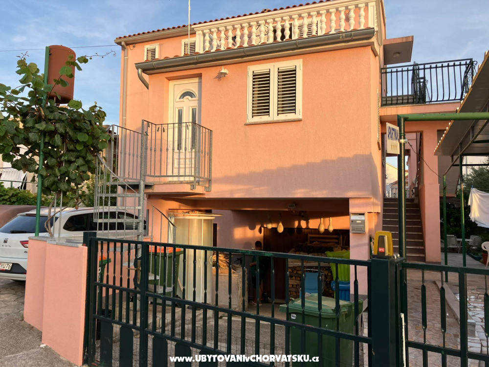 Apartmanok Viktorija i Mate �i�ak - Vodice Horv�torsz�g