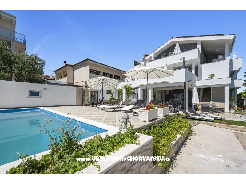 Vila s bazenom i jacuzzijima – Ferienwohnung Vodice, Kroatien – Foto 1