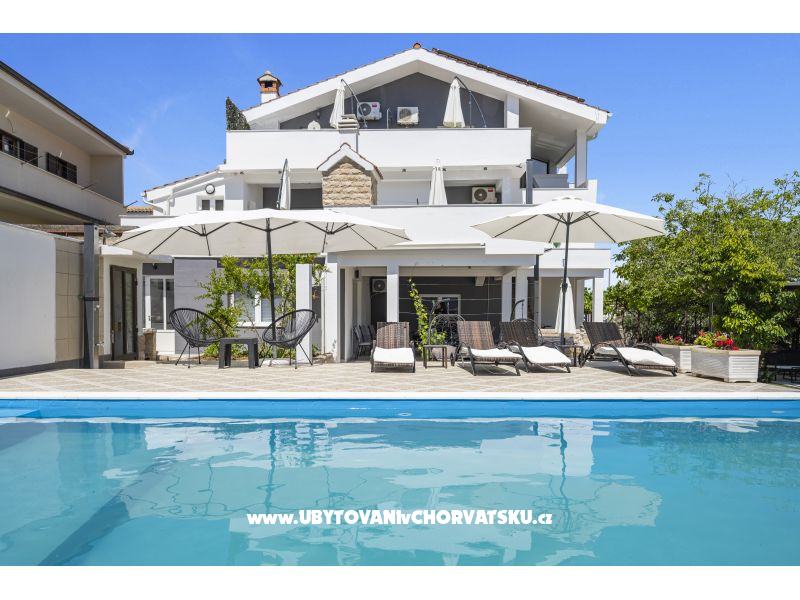 Vila s bazenom i jacuzzijima – Ferienwohnung Vodice, Kroatien – Foto 2
