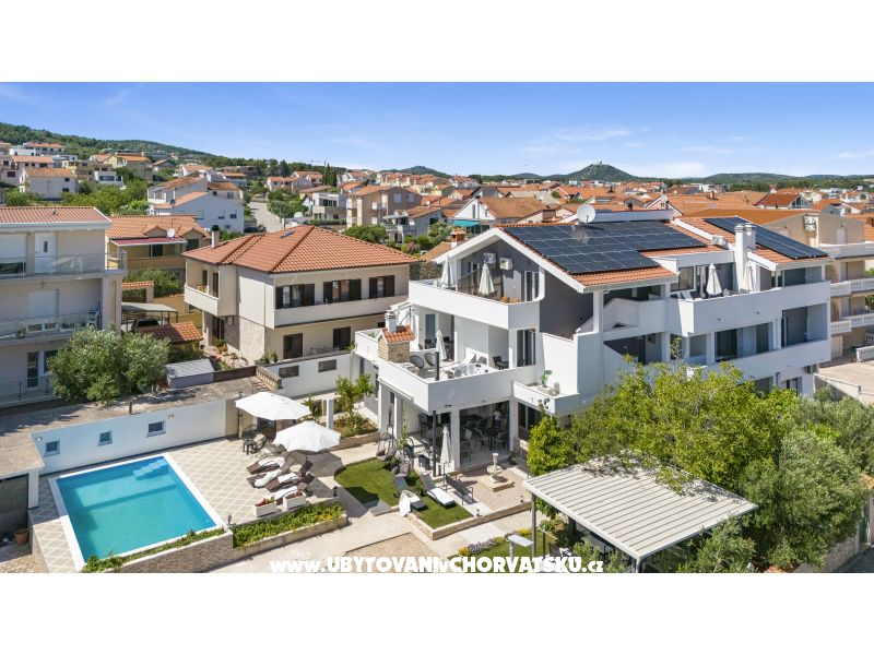 Vila s bazenom i jacuzzijima – Ferienwohnung Vodice, Kroatien – Foto 3