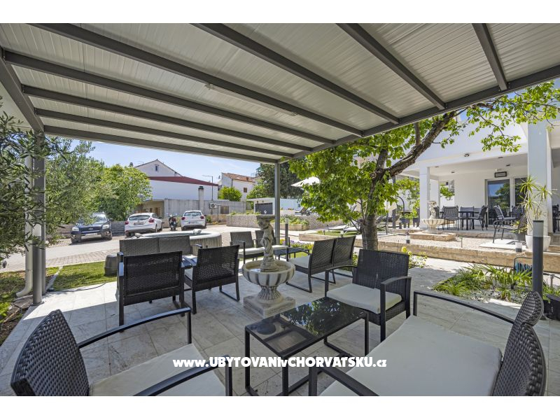Vila s bazenom i jacuzzijima – Ferienwohnung Vodice, Kroatien – Foto 4
