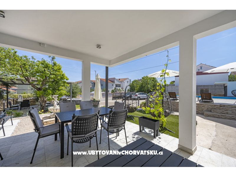 Vila s bazenom i jacuzzijima – Ferienwohnung Vodice, Kroatien – Foto 6