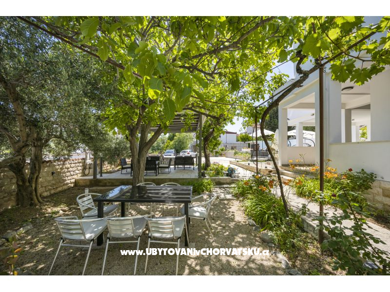 Vila s bazenom i jacuzzijima – Ferienwohnung Vodice, Kroatien – Foto 7