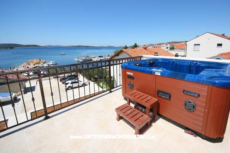 Villa Lucich I. - II. – Ferienwohnung Vodice, Kroatien – Foto 1