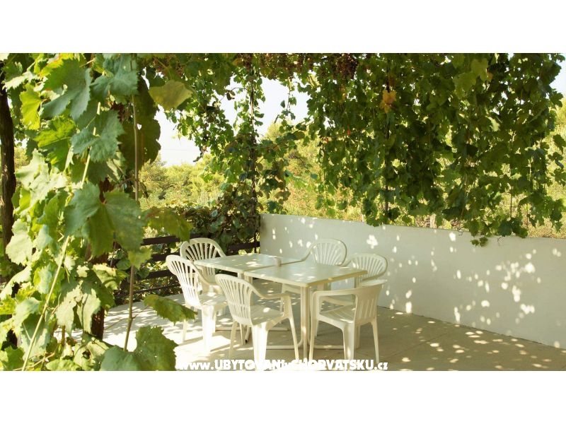 Appartements Lily – Ferienwohnung Zivogosce, Kroatien – Foto 4