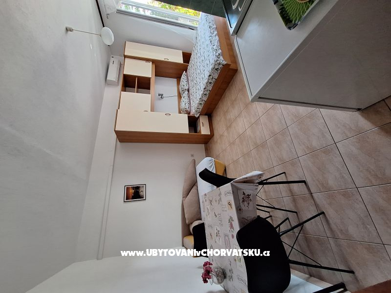 Appartements Milka i Vedran Antunović – Ferienwohnung Zivogosce, Kroatien – Foto 17